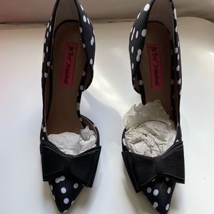 Betsy Johnson polka dot pumps